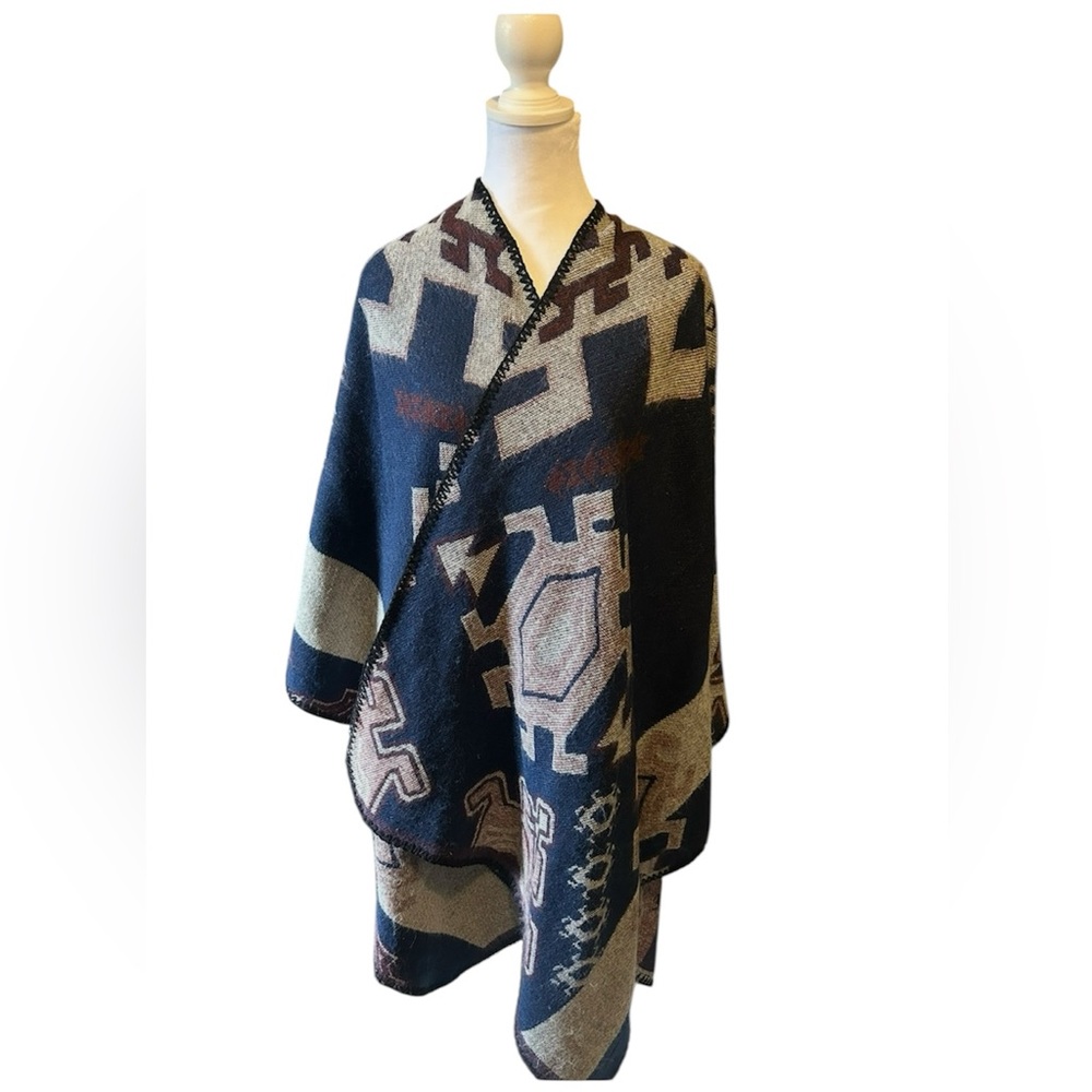 AZIZA Aztec Geometric Patterned Poncho
NWOT